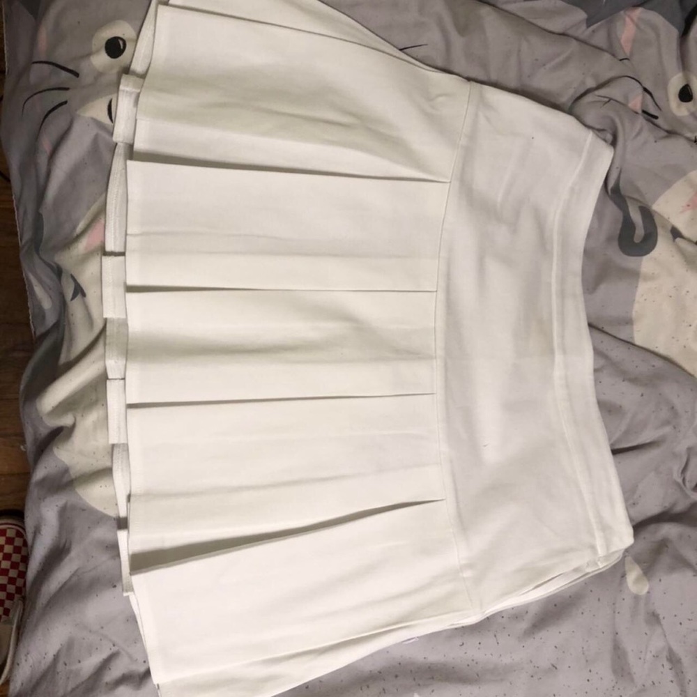 NWOT white pleated skirt